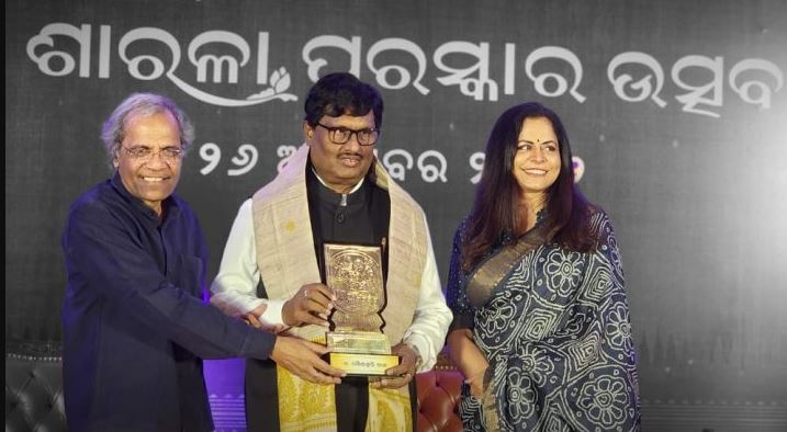 Award-Winning Odia Writer Gourahari Das Receives Sarala Puraskar