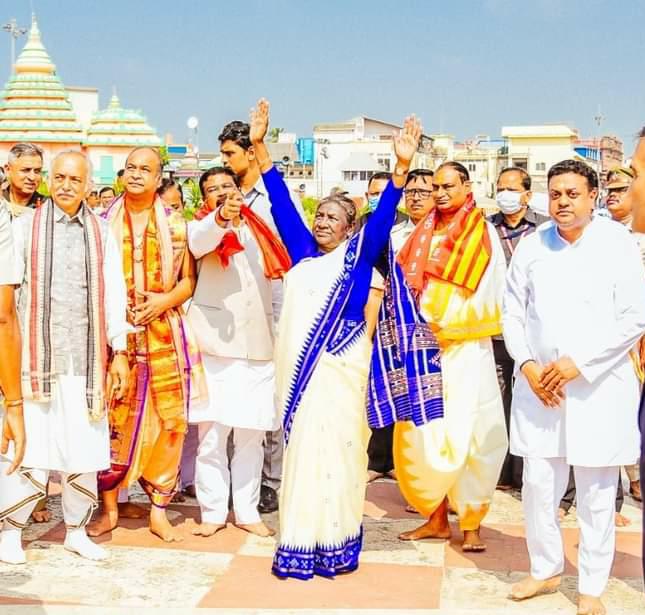 President walks 2 km while visiting Jagannath temple in Puri