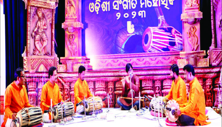 Third evening of the Odissi Music Festival: The auditorium vibrated with Banda Mardal