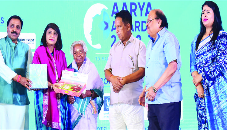 Tulasi Munda gets Lifetime Achievment Award