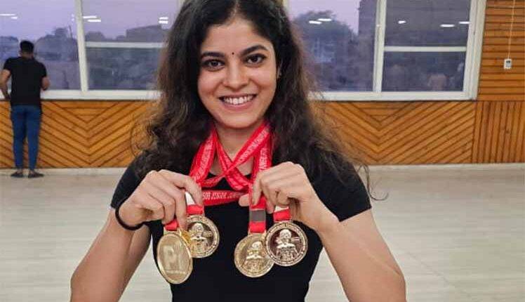 Odisha's Hemangini Jena has won four gold medals in national weightlifting.