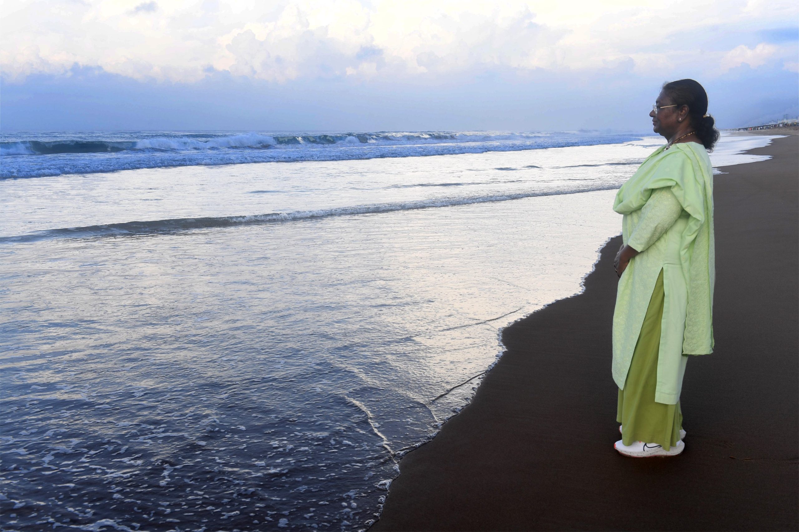 President Droupadi Murmu takes stroll on Puri beach, stresses need to protect environment