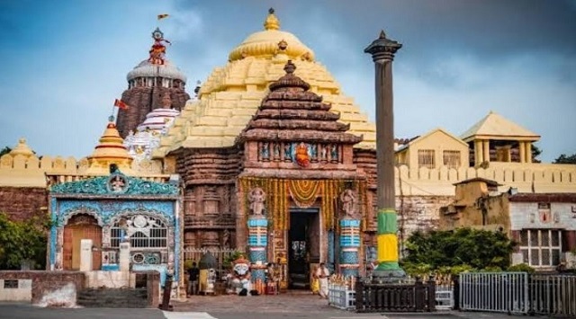 Huge Crowd in Odisha’s Puri Witnesses ‘Raja Besha’ of Deities on Vijayadashami