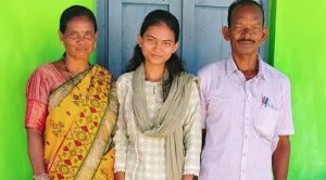 Bini Muduli Becomes First Bonda Tribe Girl to Clear Odisha Civil Service Exam